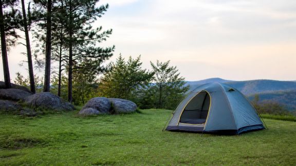 Comment choisir l’emplacement idéal pour installer sa tente