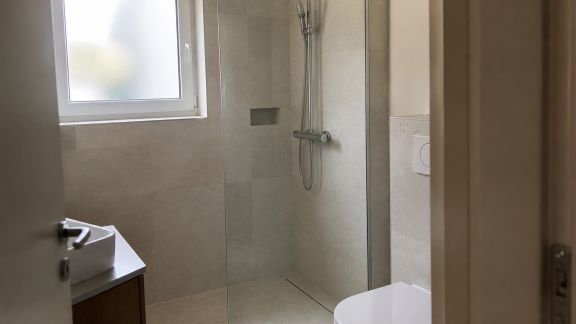 Installer une douche intérieure efficace sans perdre d’espace