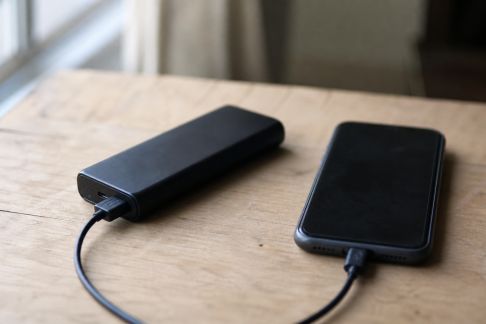 Batteries portables : l’autonomie pour recharger vos appareils en itinérance