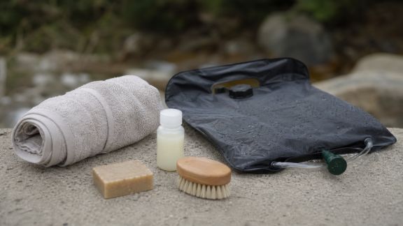 Quoi emporter pour une douche efficace en pleine nature
