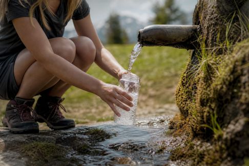 Comment trouver de l’eau et gérer ses réserves pendant ses voyages