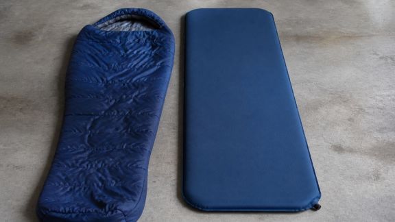 Sac de couchage ou matelas autogonflant : quelles différences à l’usage ?
